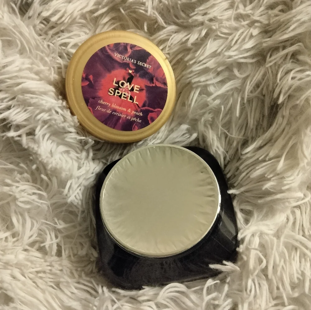 🆕SEALED🆕️ Victoria's Secret Love Spell Softening Body Polish